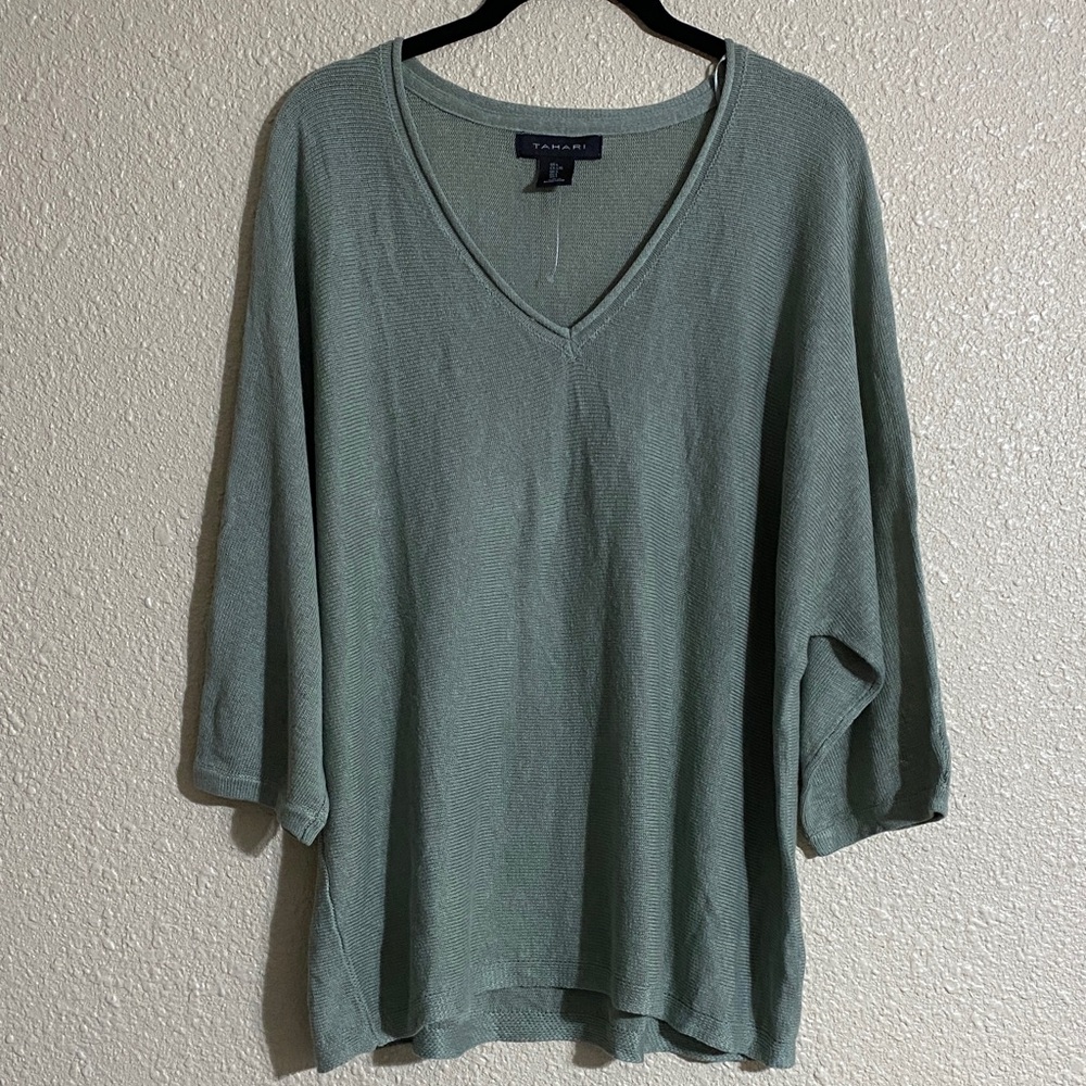 Tahari Sage Green Half Sleeve V-neck Sweater Size Large NWOT